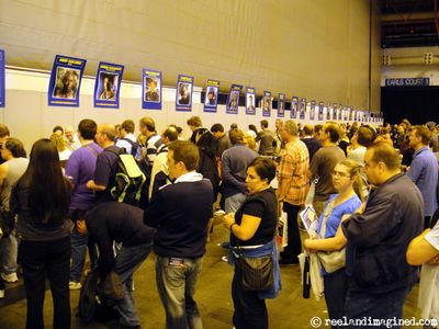 Fans queuing to meet guests at London Film & Comic Con 2009