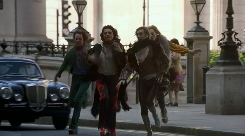 Glam fans running across the street in Velvet Goldmine