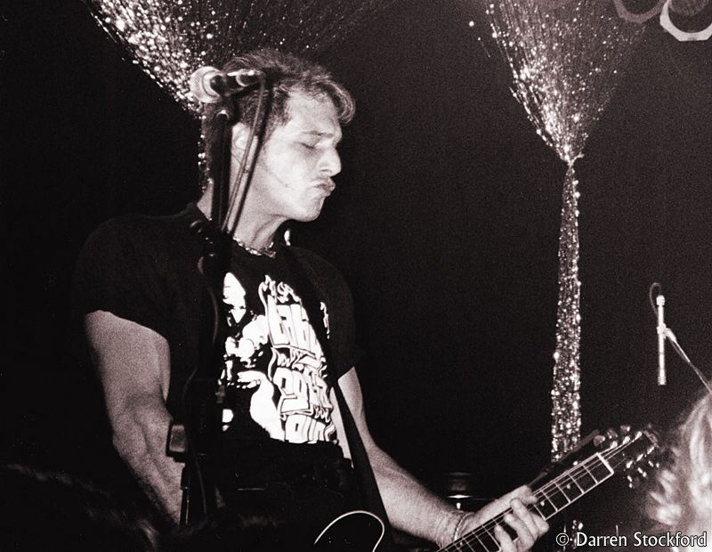 Tom Spencer of The Yo-Yo's, live at the Garage, London, 24 September 1998